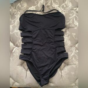 Kenneth Cole Reaction Black Garment